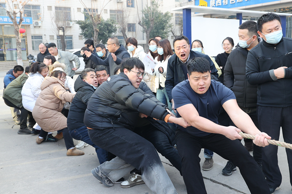 燃動冬日 “繩”采飛揚——公司舉行“迎元旦 強體魄 聚力量 開新局”拔河比賽！